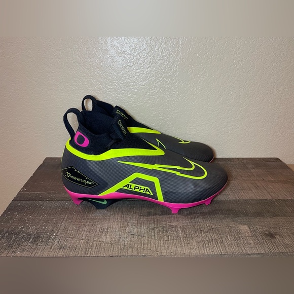 Nike Alpha Menace Elite 3 “Oregon- Breast Cancer Awareness”
- Size: 12.5 Men. - Picture 1 of 12